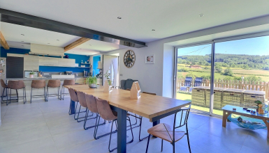 Vaste maison rénovée à proximité des écoles et commerces