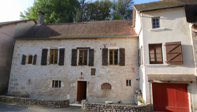 BOUZIES maison 2 pièces avec grenier à aménager