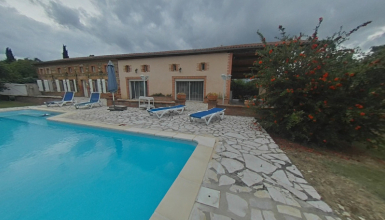 longère 260m² et 3000m² terrain clos plus piscine