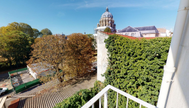 studio - balcon et vue dégagée sur le Val de Grace