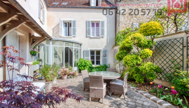 Maison 3/4 chambres + 4 studios à Vauréal village